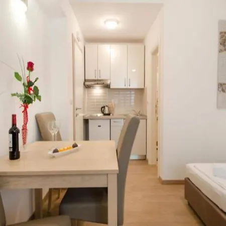 Mia St Apartment Split